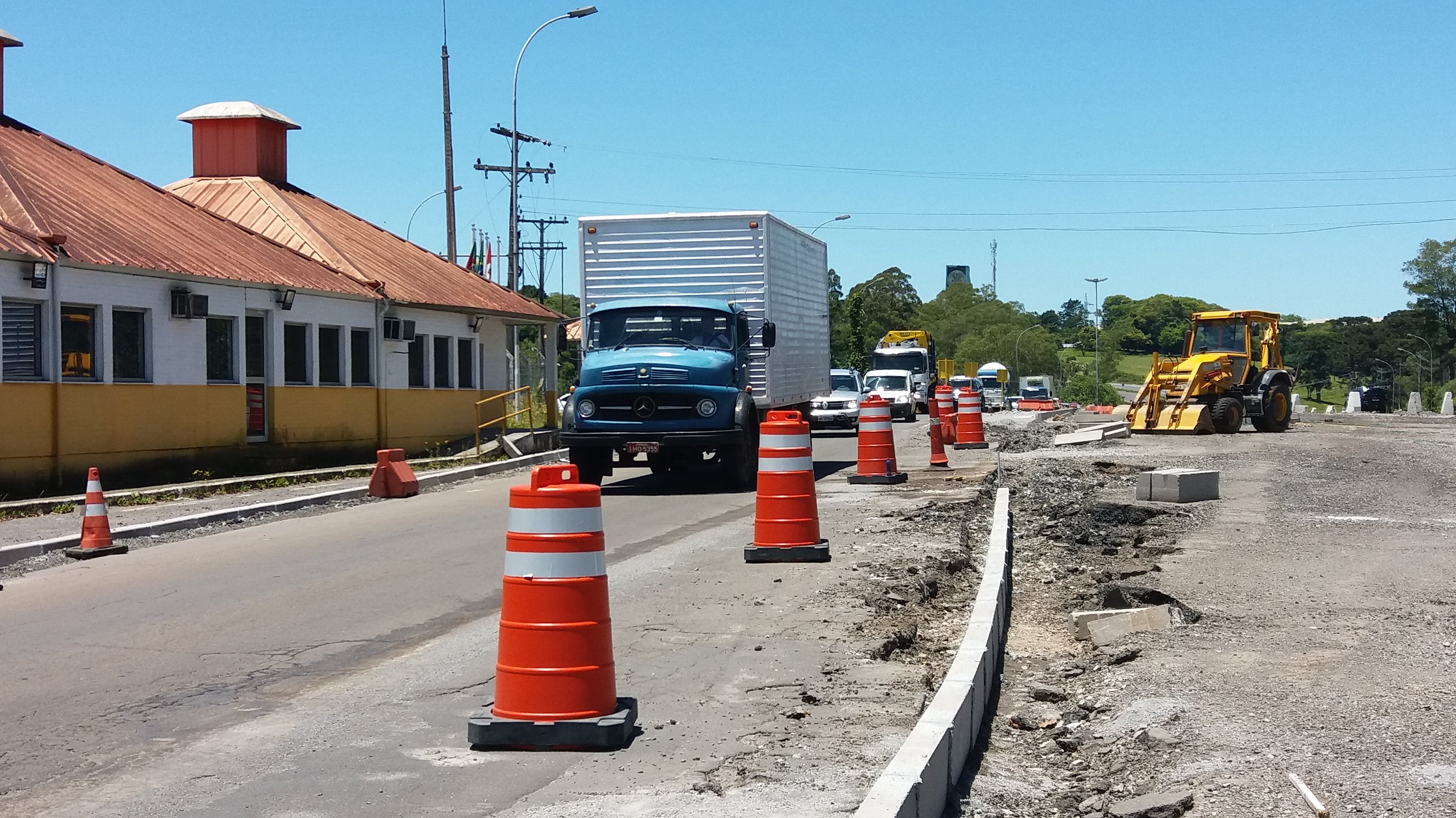 Obra Em Frente Ao Grupo Rodovirio De Farroupilha Causa Insegurana A